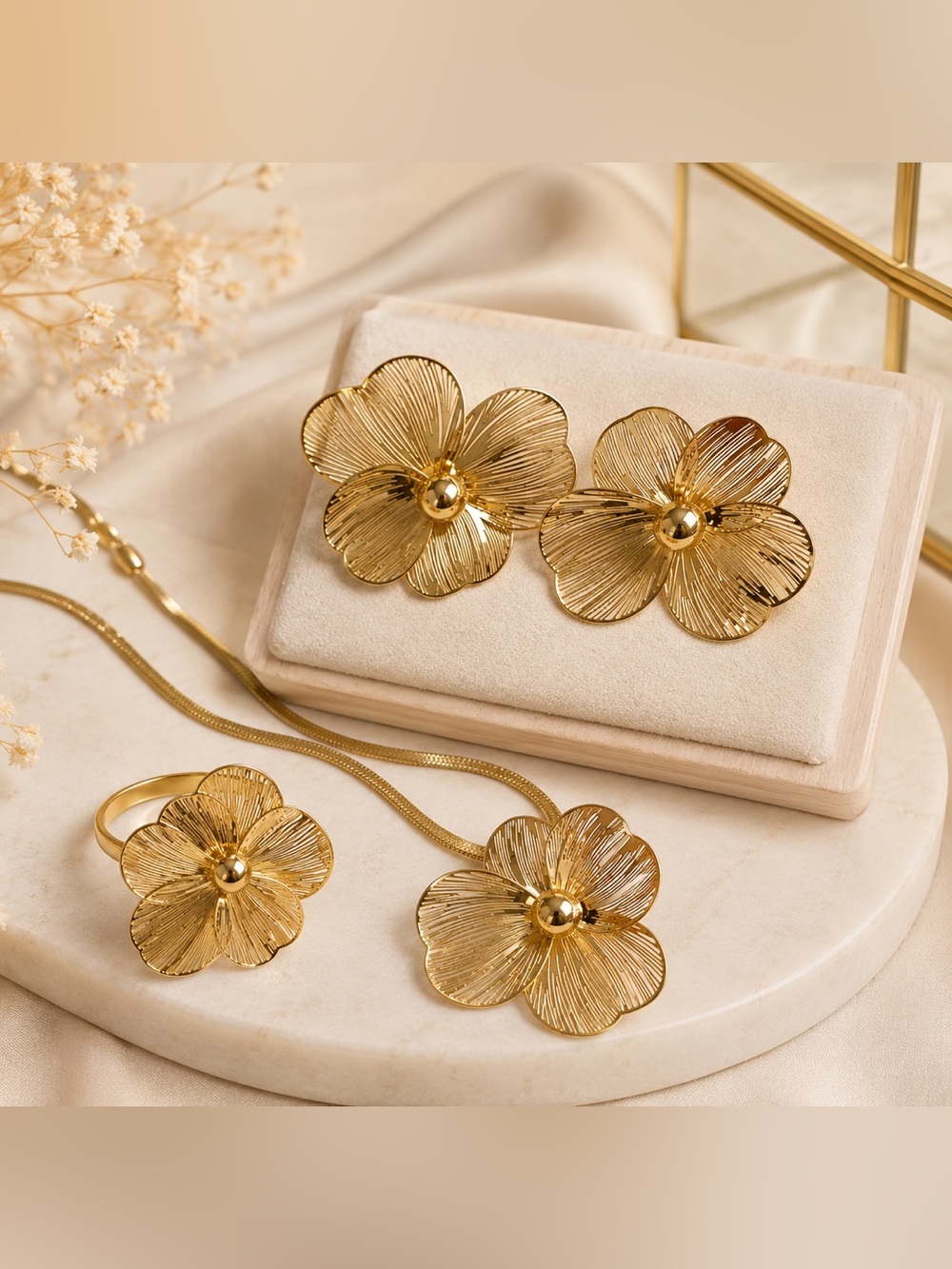 Beautiful 🤩 Gold Floral Jewelry Set steel gold. Earrings, Ring and necklace